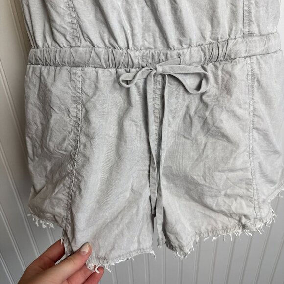 Bella Dahl halter style defined waist romper size small E40 - Picture 4 of 10